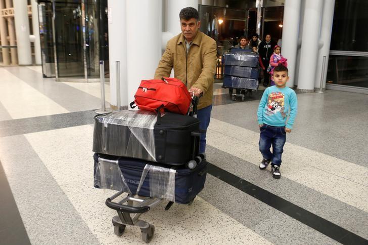 أسرة أخرجها تنظيم الدولة الإسلامية من العراق تكافح للوصول إلى أمريكا